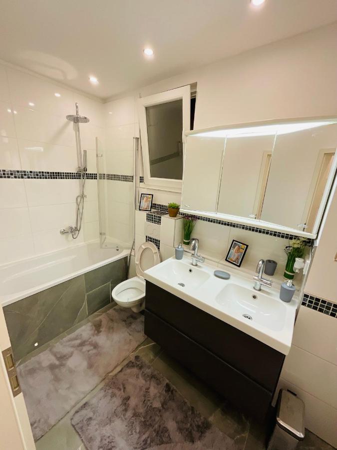 Best Central Apartment - Am Marktplatz - Up To 5 - Next To Frankfurt And Hanau - Coffee And Snacks - Netflix, Prime, Disney Nidderau Esterno foto