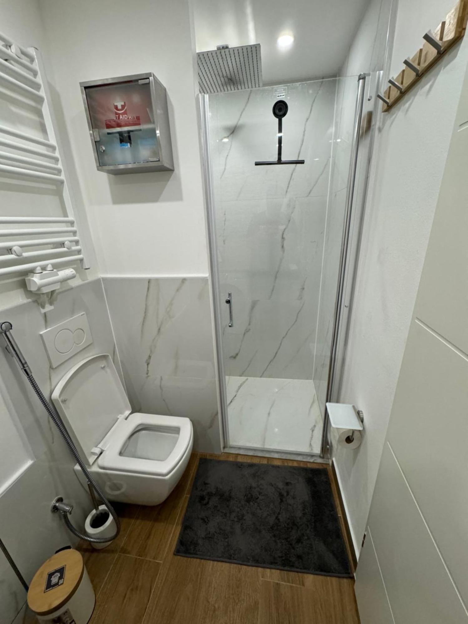 Best Central Apartment - Am Marktplatz - Up To 5 - Next To Frankfurt And Hanau - Coffee And Snacks - Netflix, Prime, Disney Nidderau Esterno foto